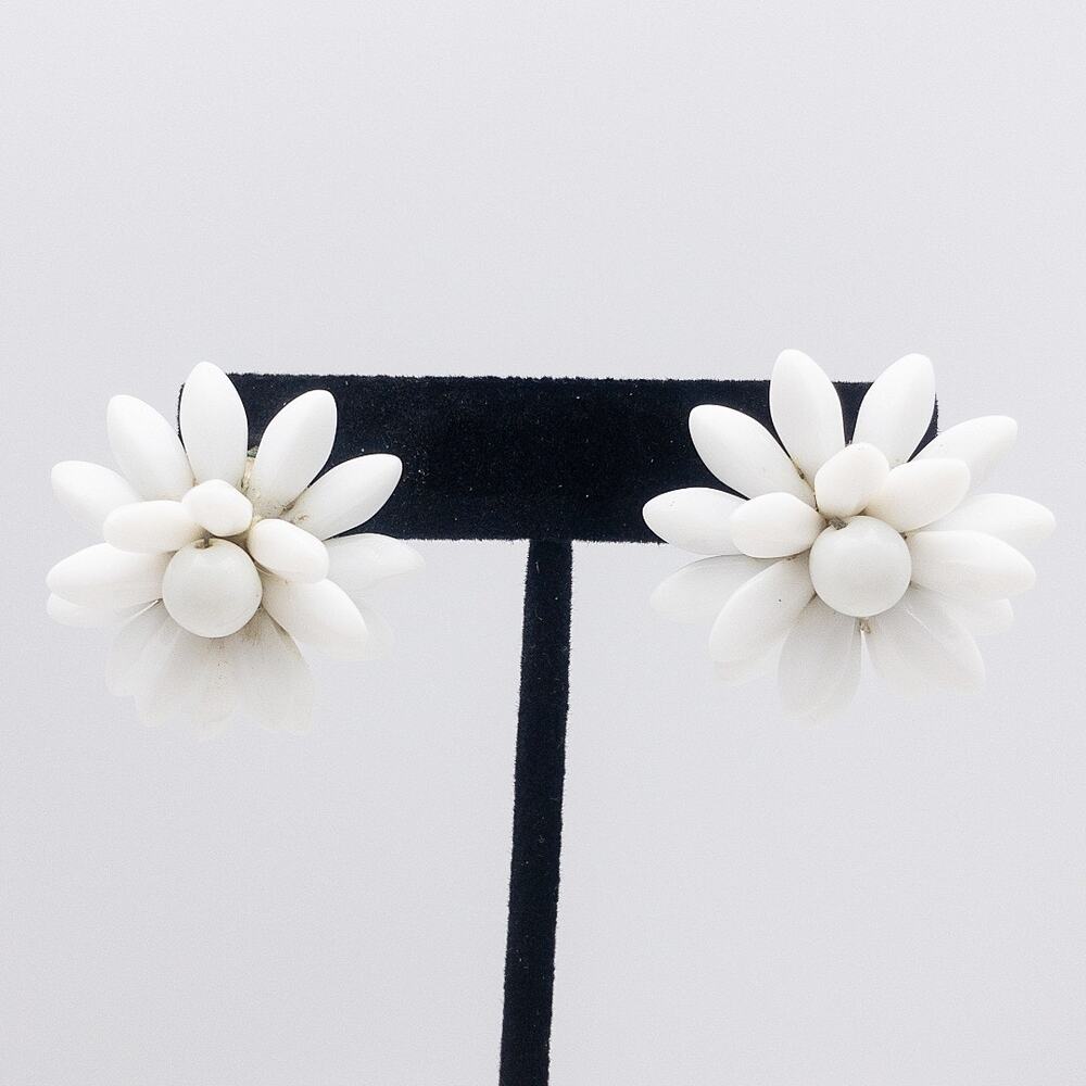 Vintage Sandor White Flower Clip On Earrings Mid Century Signed 1.25”